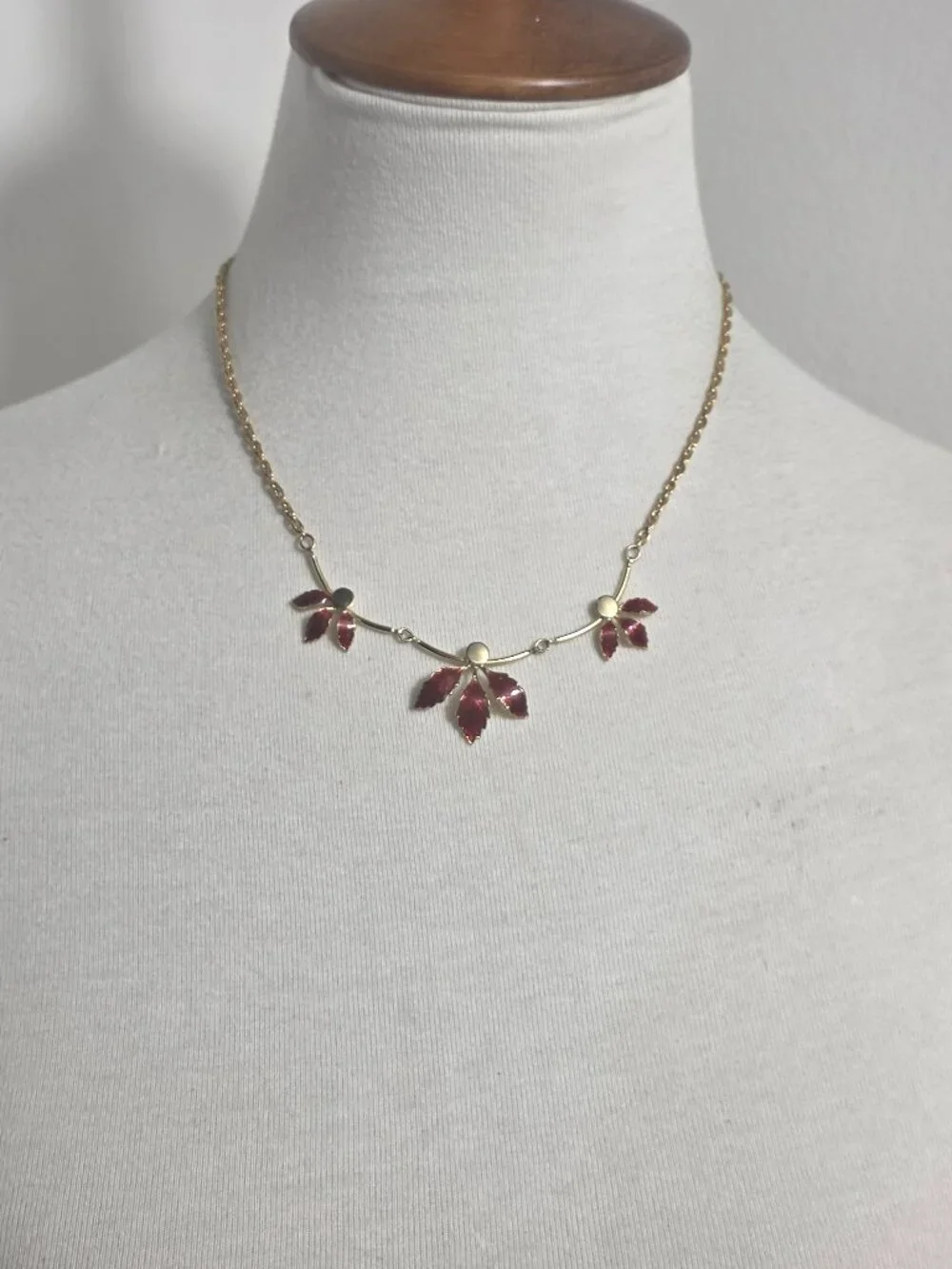 Delicate Gold-Tone Necklace Three Red Enamel Leaf Motifs Along Rigid Gold Bars